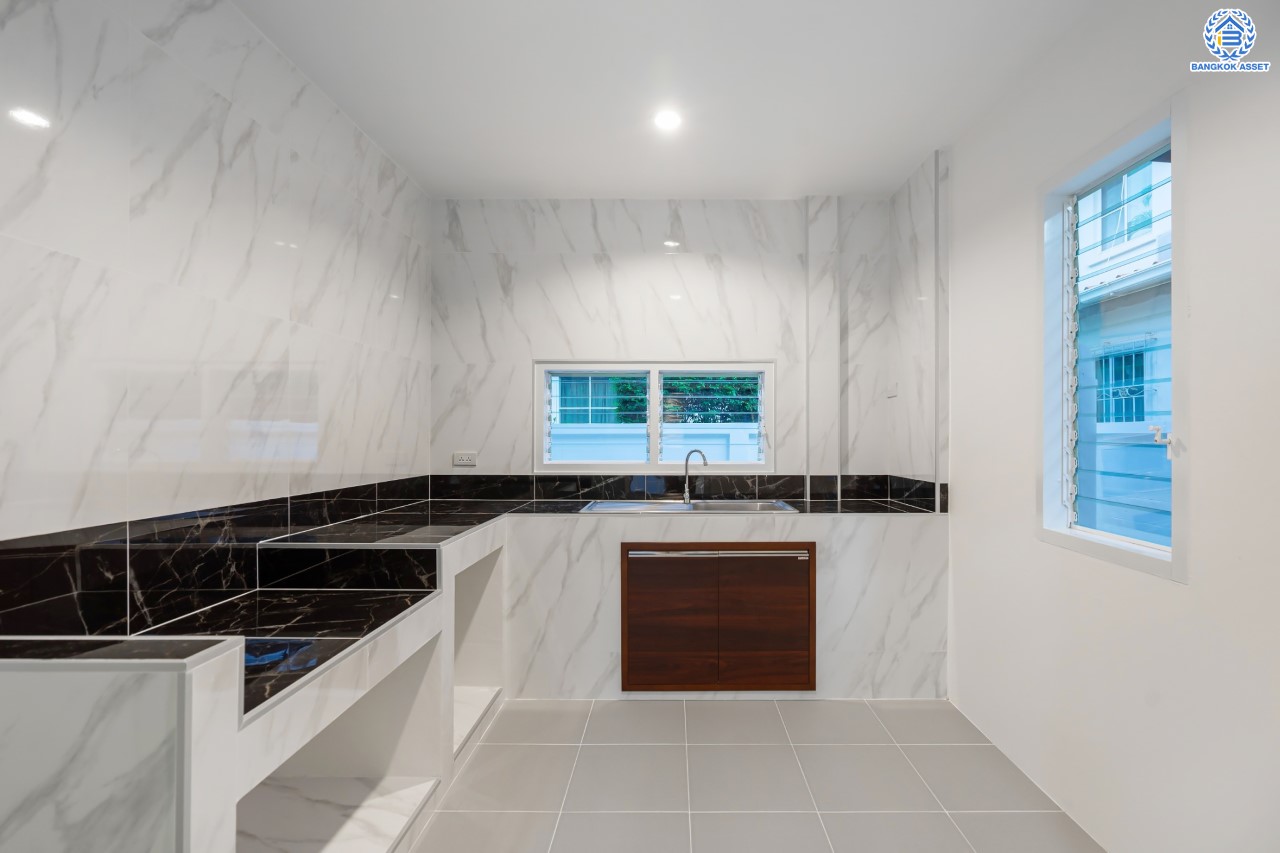 บ้านมือสองตกแต่งใหม่ ม.ชลลดา วัดลาดปลาดุก คุณภาพระดับ L&H บนเนื้อที่ 63.5 ตร.ว. ฟังก์ชัน 3 ห้องนอน 2 ห้องน้ำ 3 ที่จอดรถ บนทำเลศักยภาพ เพียง 15 นาทีถึง เซ็นทรัลเวสท์เกต ใกล้รถไฟฟ้าสายสีม่วง "สถานีคลองบางไผ่"